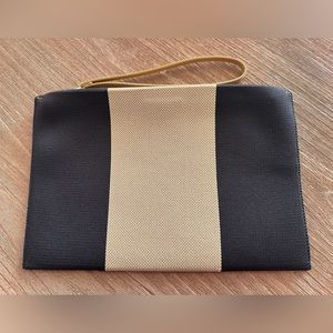 Rothy’s The Wristlet in Ink and Ivory - excellent condition